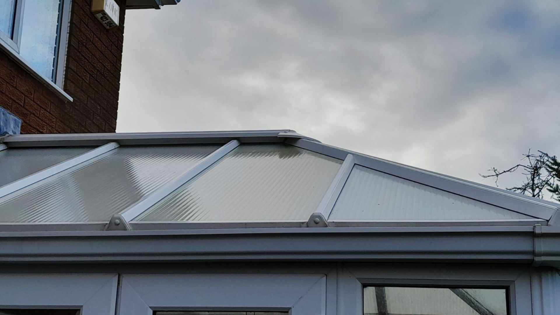 How to Maintain a Crystal Clear Conservatory Roof All Year Round